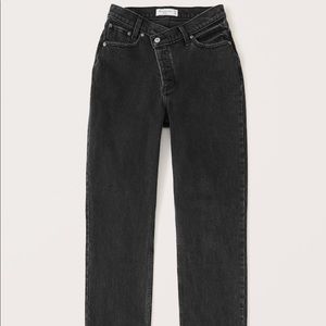 Abrecrombie high rise dad jeans size 27. Worn once but too big. Really cute